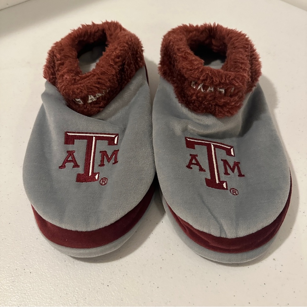 Forever Collectibles Texas A&M Aggies  Logo Slippers Team Color House Unisex XL